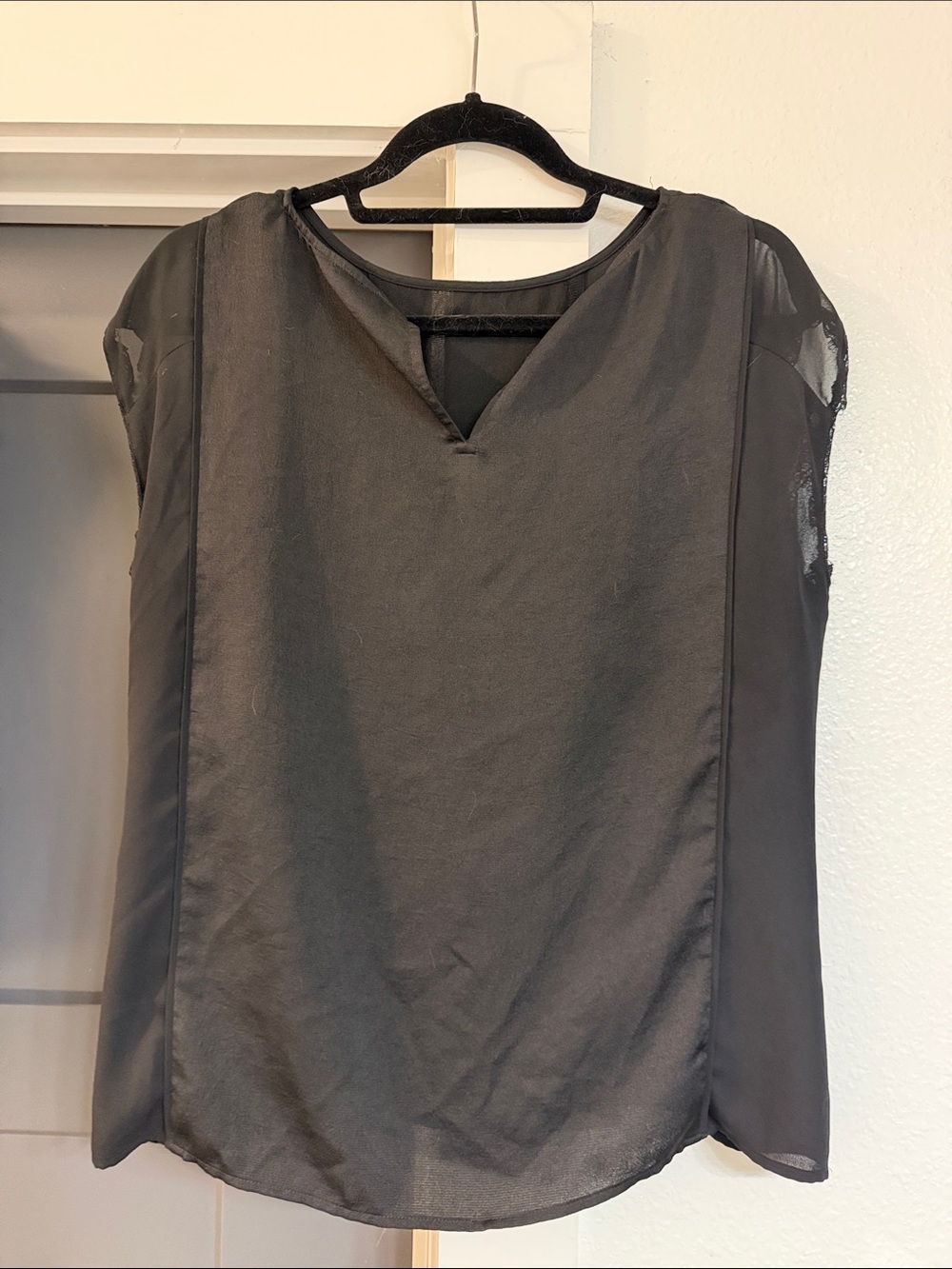 Lot of 4 Black Women's Tops - Classic Work & Casual Styles - Picture 5 of 9